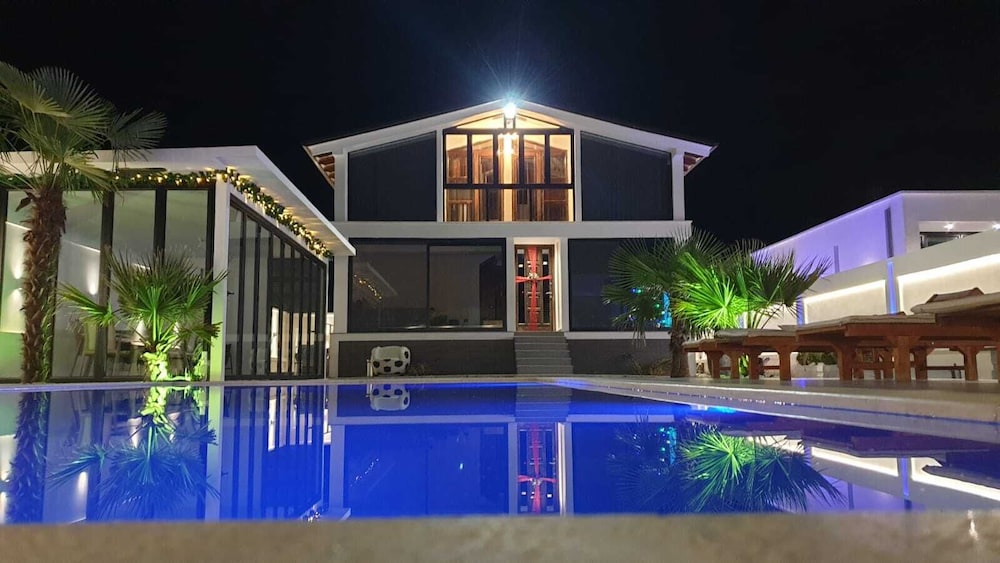 La Mirage Group Villas