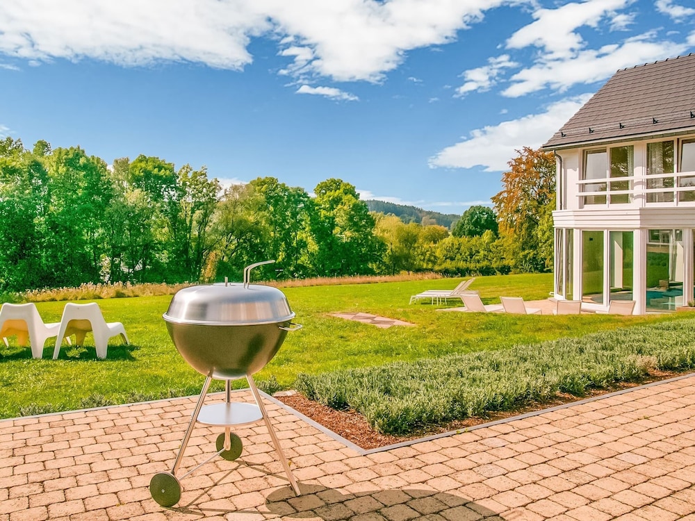 Luxurious Villa With Pool and Sauna, and Very Suitable for Culinary Workshops