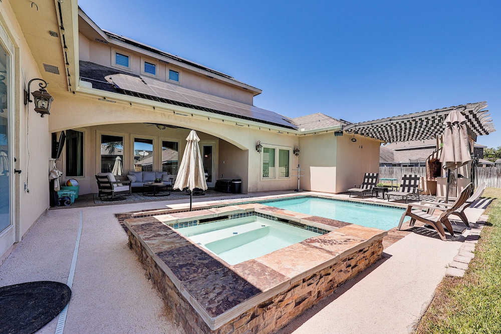 1 Mi to Utrgv Stadium: Roomy Retreat w/ Pool, Yard