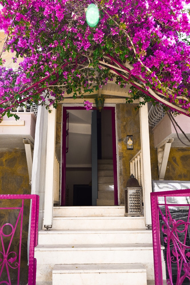 Hotel Smyrna Pansiyon - Image 1