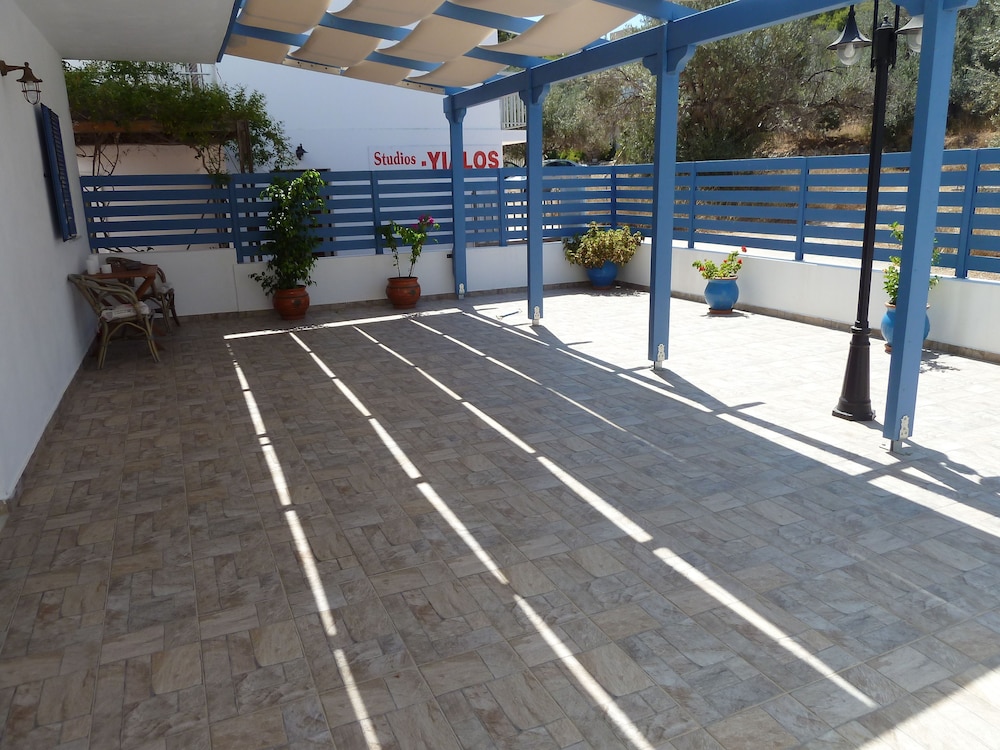 Dedes Apartments