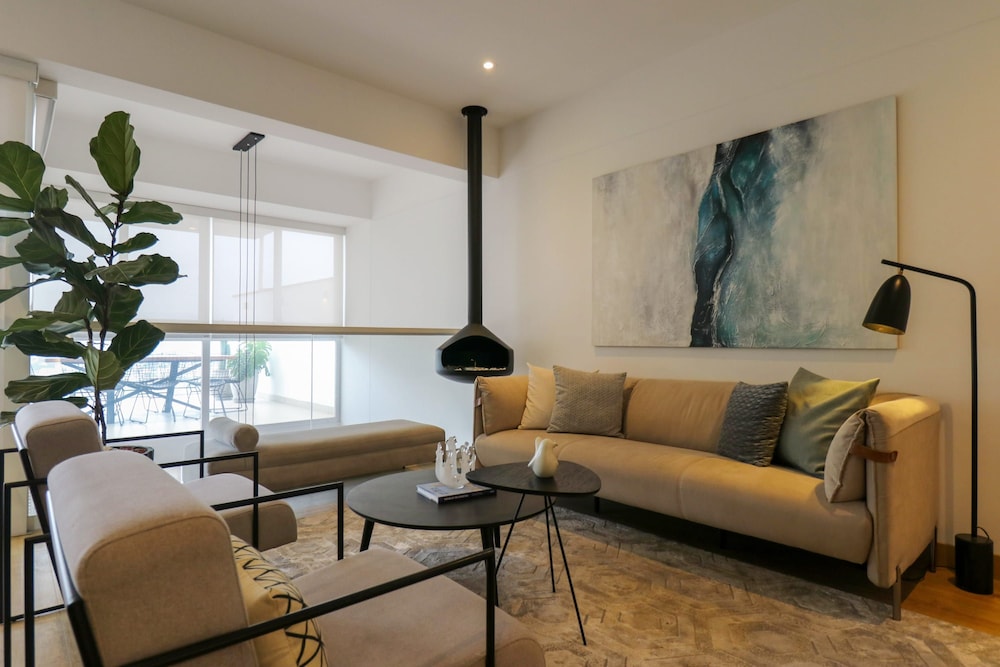 Elegant 3BR Duplex With Balcony in Miraflores