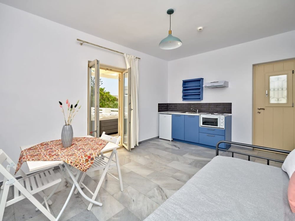 Villa Maria - Naoussa Fishes Blue Grey Suite
