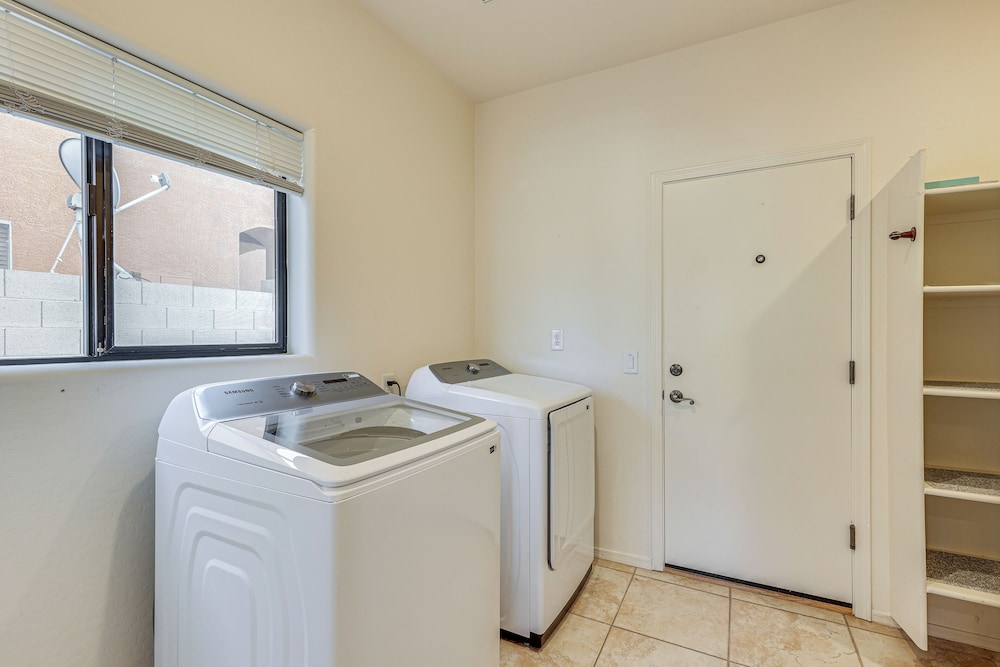 Gold Canyon Golfer's Getaway w/ Scenic Views!