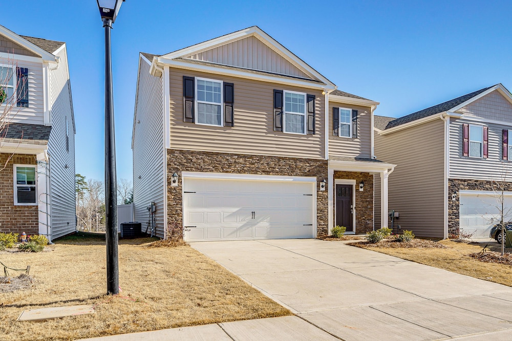 3 Mi to Lake Hickory: Family Home w/ Fire Pit!