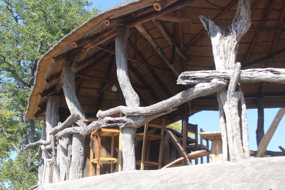 Dzibanana Lodge & Camping