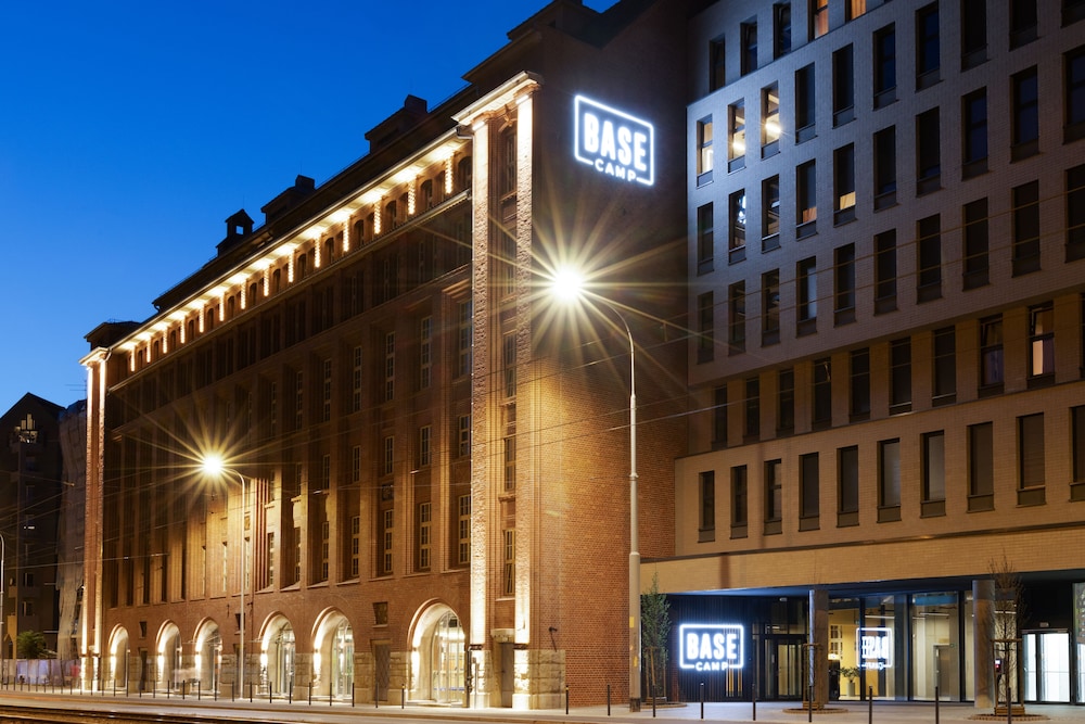 Hotel Basecamp Wrocław - Image 1
