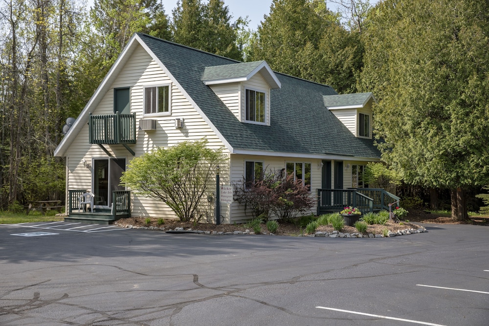 Ridges Inn & Suites
