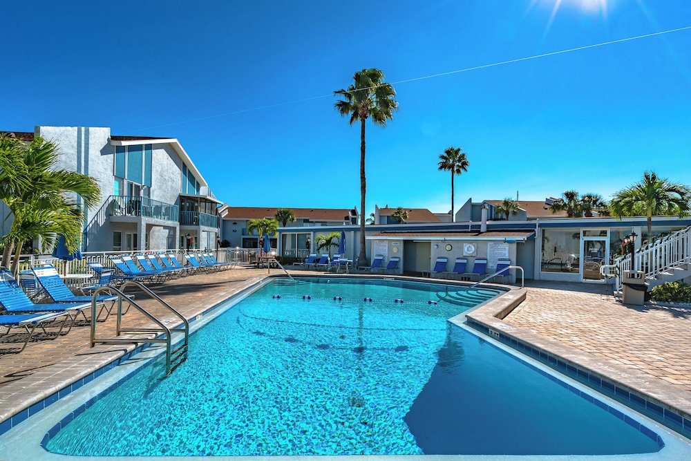 Madeira Beach Yacht Club 151H by Distinctive Beach Rentals
