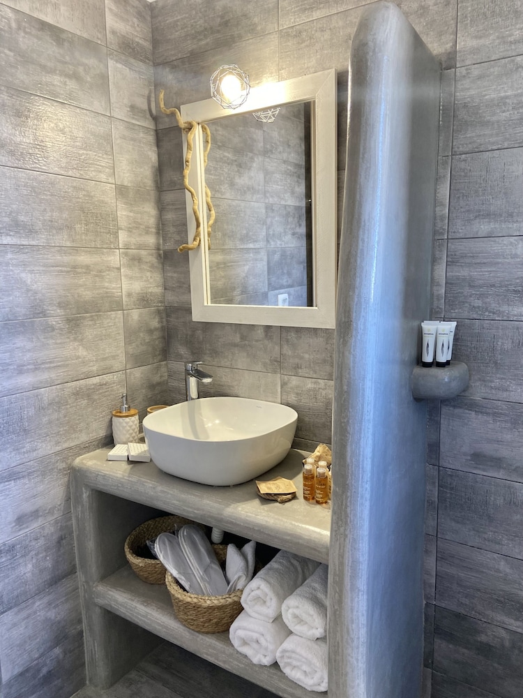 Aeron suites view 5