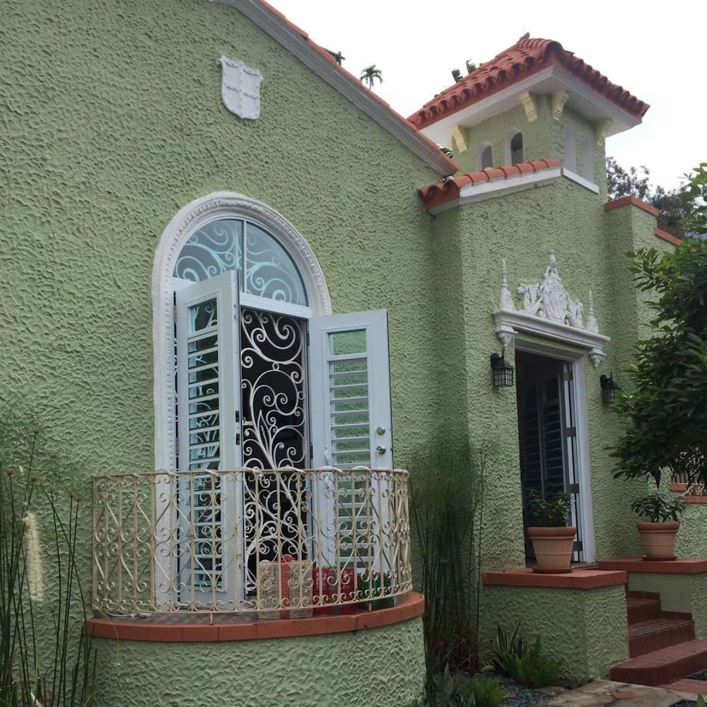 Casa Isabel Bed & Breakfast