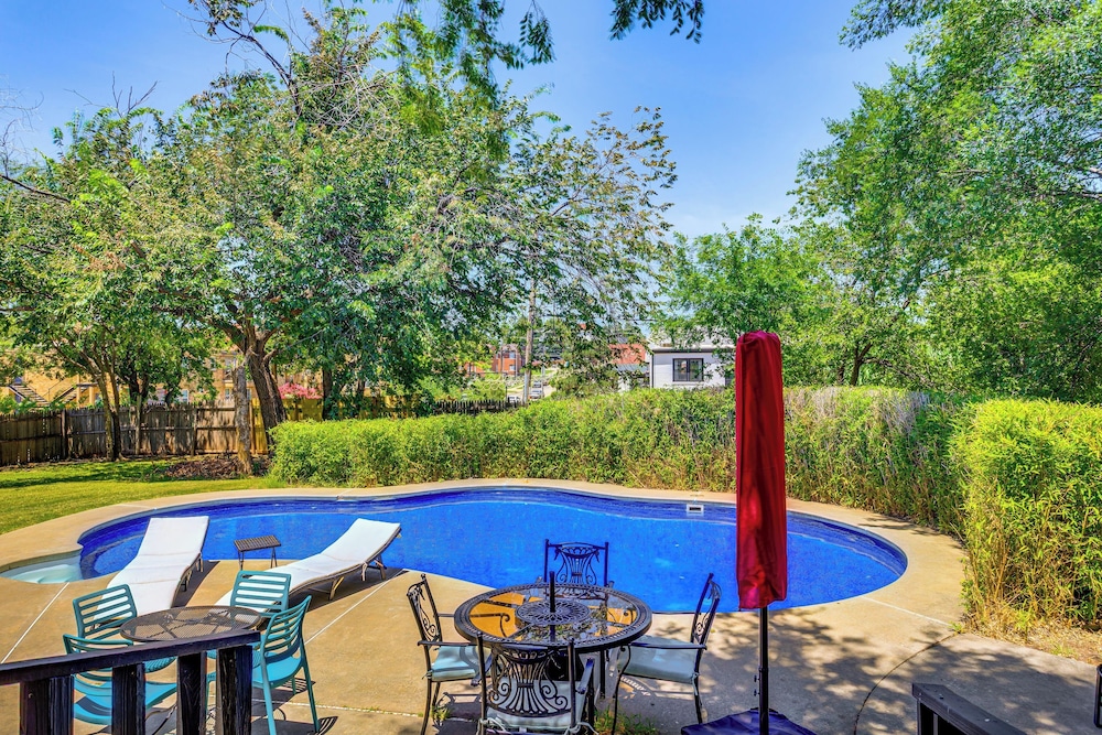 3 Mi to Dtwn Okc: Pet-friendly Paseo Gem!