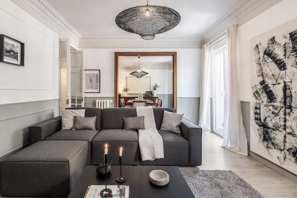 Zambrano - 4 Bedrooms and Office in Trafalgar