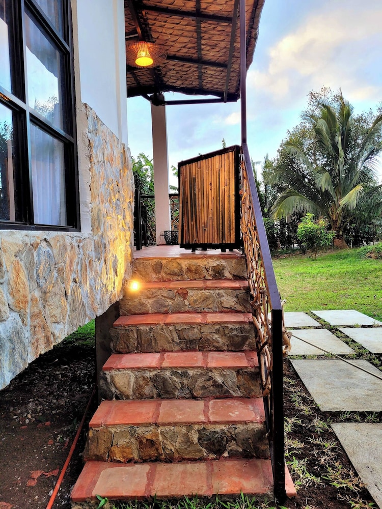 Modern Bahay Kubo Near Tagaytay - Casita Anahaw
