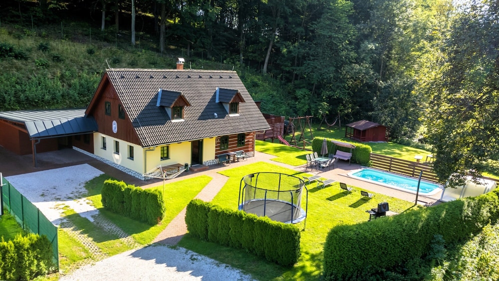 Villa in Rudnik With Pool & Sauna Retreat