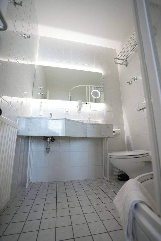Frankfurt Vacations - Hotel Attache - Property Image 68