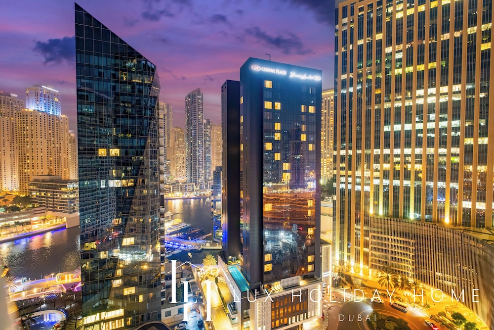LUX  The West Avenue Dubai Marina Suite