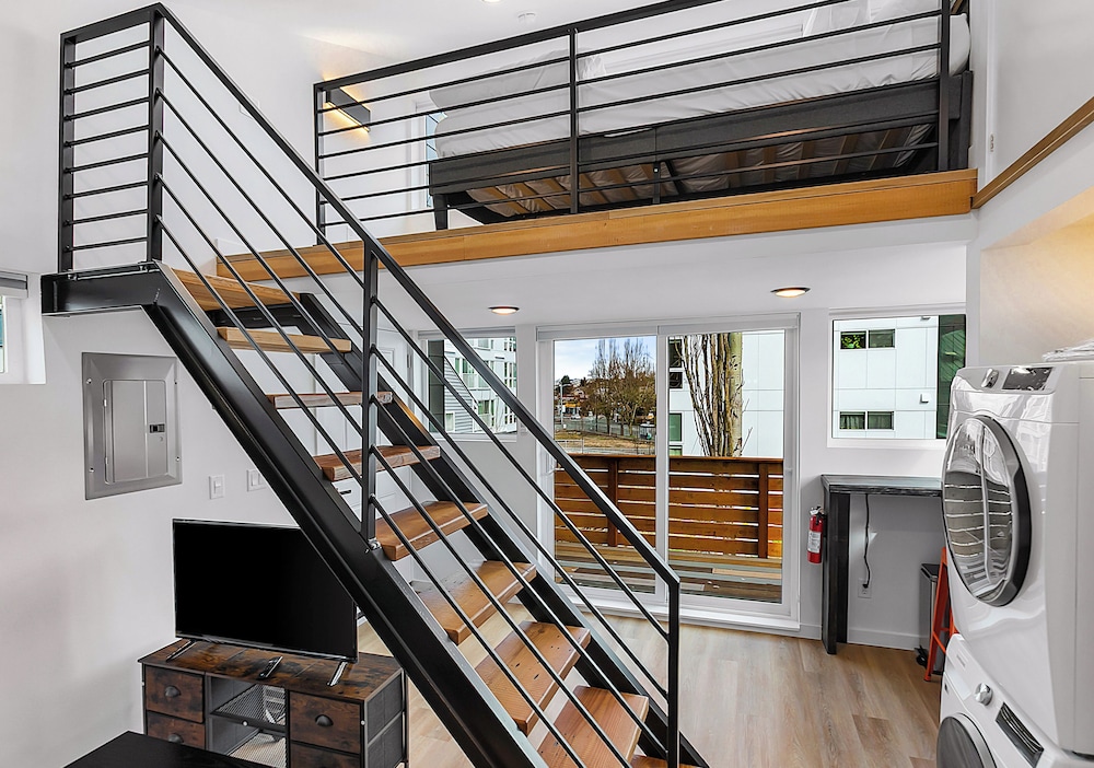 Echo Loft: A Modern Escape