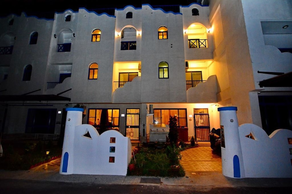 Santorini Music Family B&B