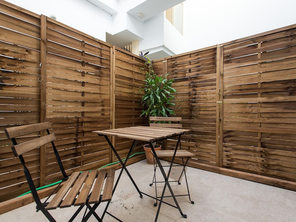 Boutike Apartments