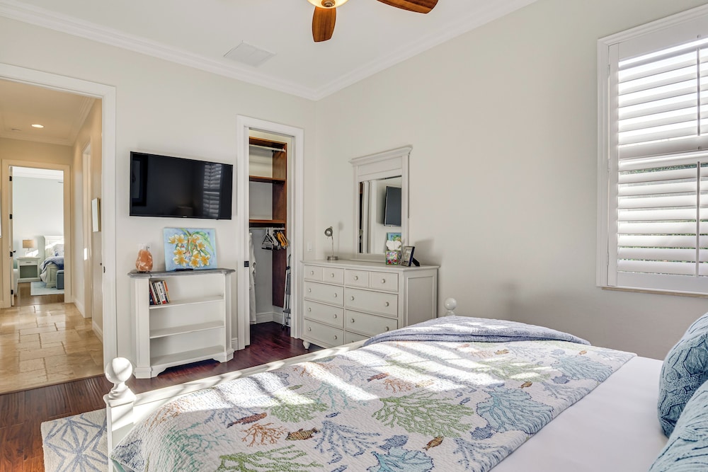 3 Mi to Bonita Beach: Outdoor Oasis w/ Pool & Spa!
