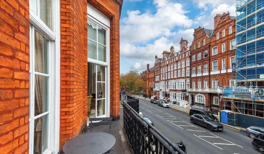 52 Pont Street