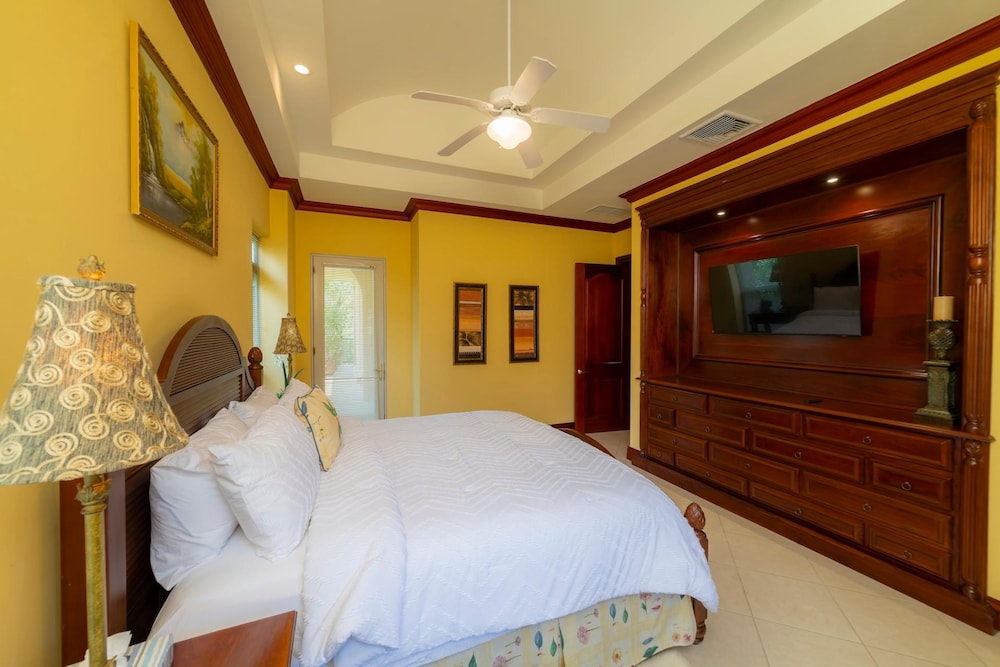 Bella Vista 8B 3 Bedr 3 1 2 Bath