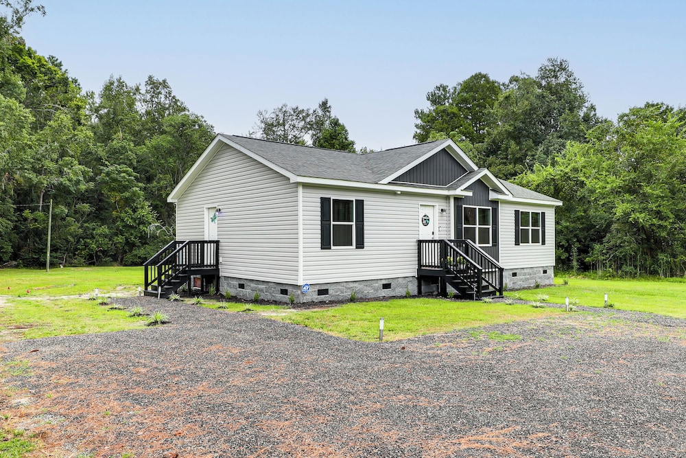 Dog Friendly, Screened Porch: St Stephen Retreat!