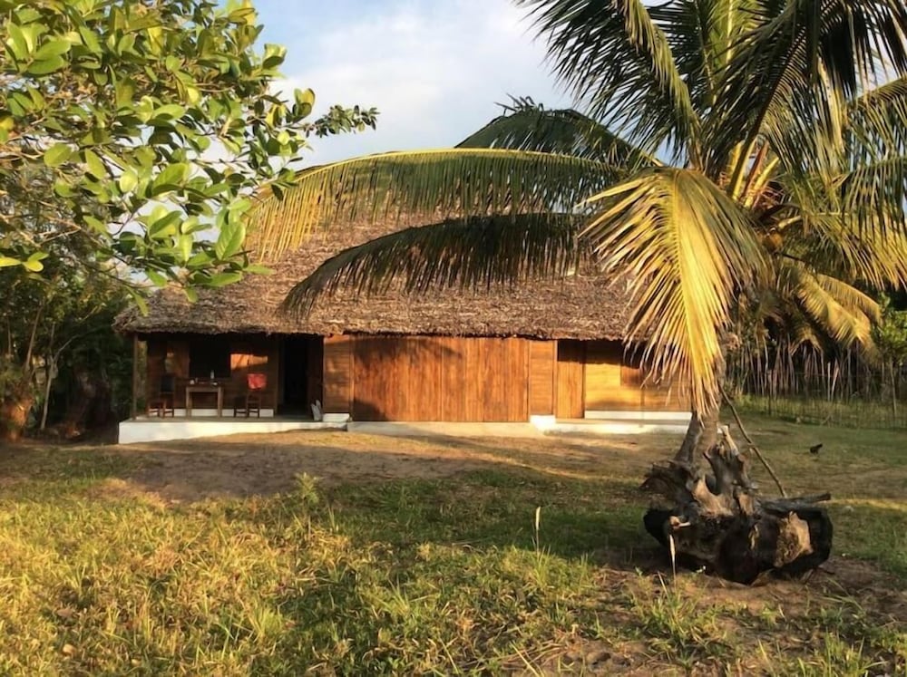 Beachfront Oasis in Mahambo, Madagascar - Chalet Retreat