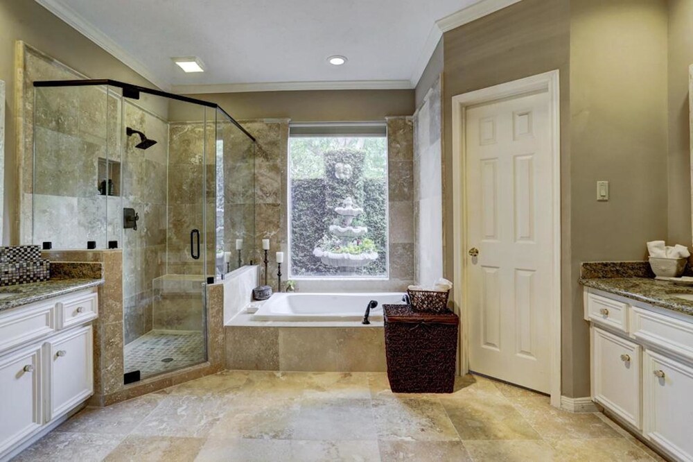 Luxury Spectacular House in TX view 4