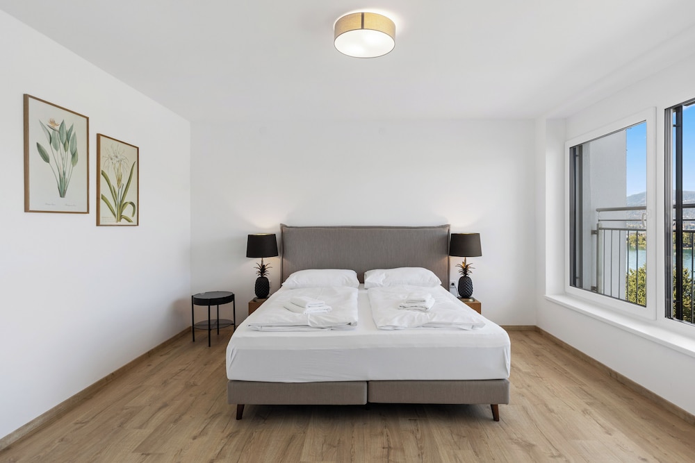Maria Blick Lake View Apartments