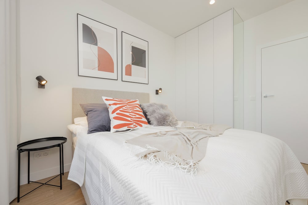 Warsaw Apartment With Parking by Renters view 4