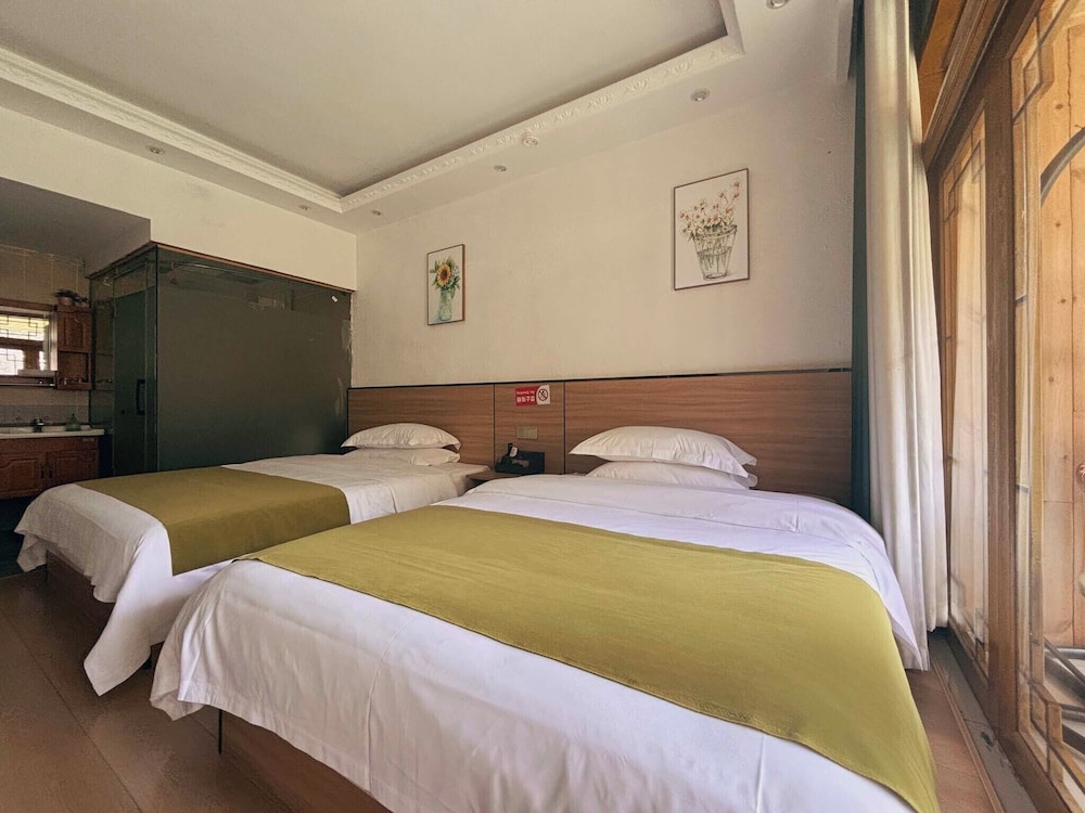 Fenghuang Oldtown Fuyuan Riverside Hotel