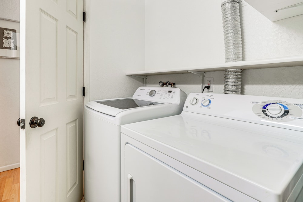 1 Mi to Dtwn: Cozy Condo in Anchorage!