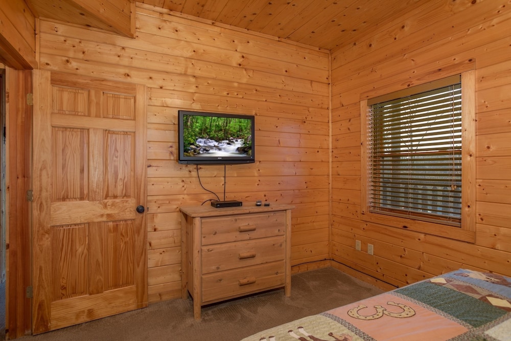 Luxurious Nine Bears Home Minutes Away to Gatlinburg by Redawning