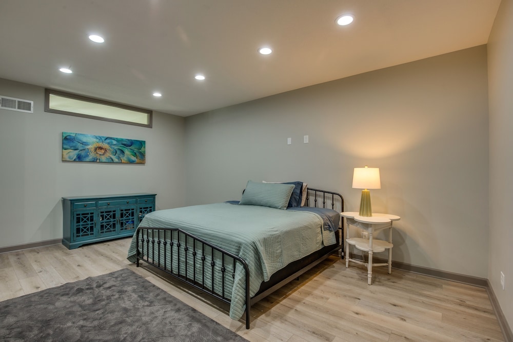 Kansas City Vacations - Luxe Missouri Getaway w/ Hot Tub  Fire Pit! - Property Image 3