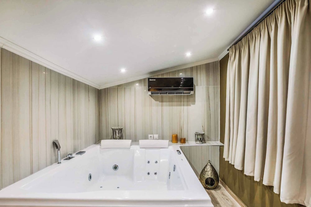 Sunny Spa Villa