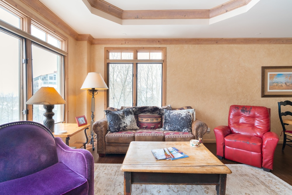 Centrum 302 by Avantstay Gorgeous Condo w/ Great Views & Steps Away From Ski Runs! view 4