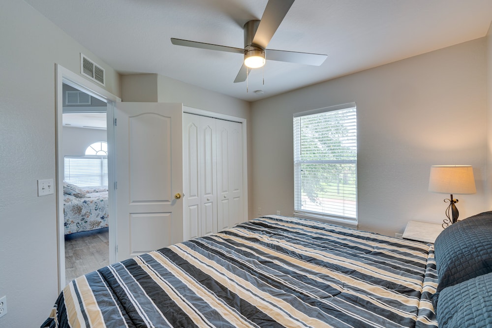 Family-friendly Haines City Home: 19 Mi to Disney! view 4