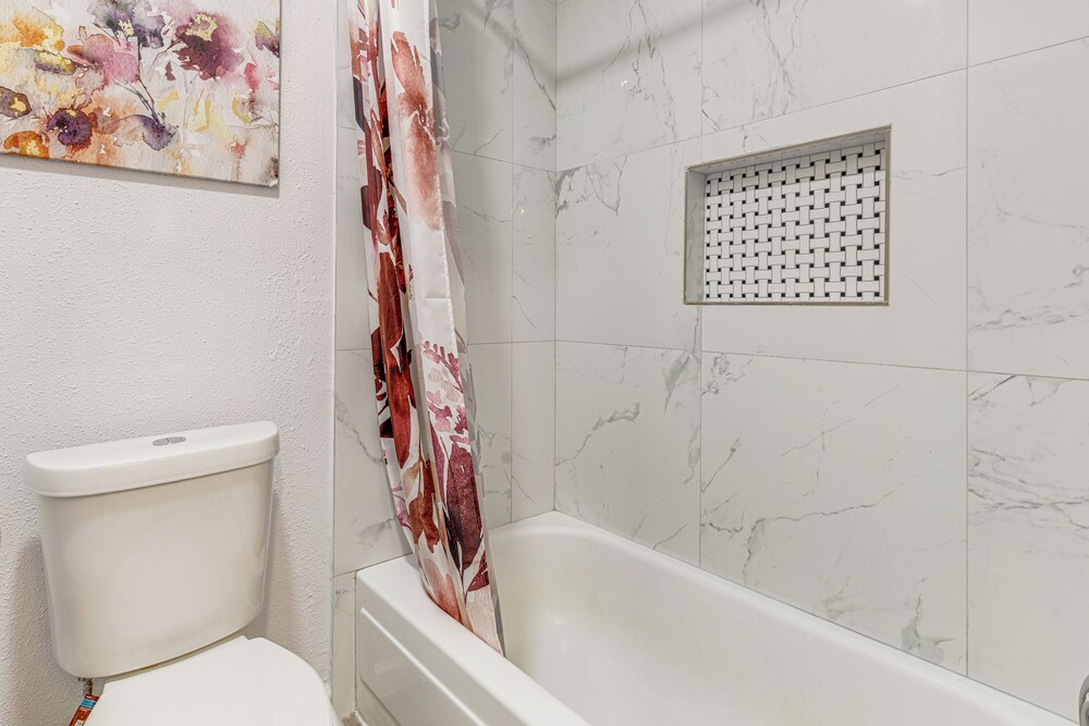 Families Welcome! Recently Renovated Home in Katy