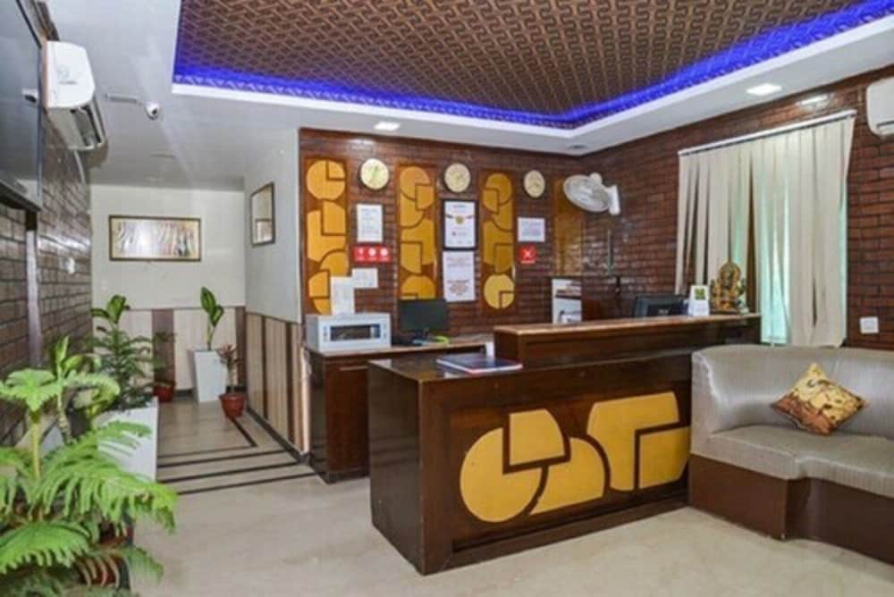 Lobby & Reception