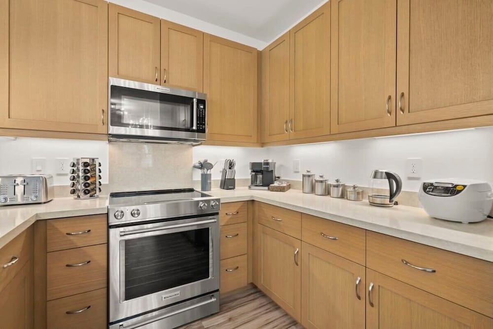 @ML Ocean View, Golf, Gazebo and Bbq, we Have All!