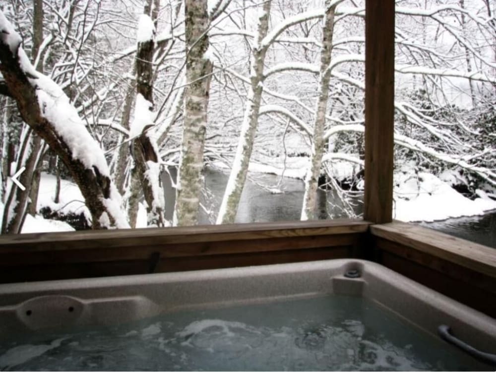 Linville River Log Cabins