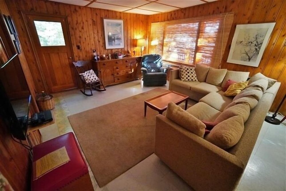 282 Papineau Lake 3 Bedroom Cottage