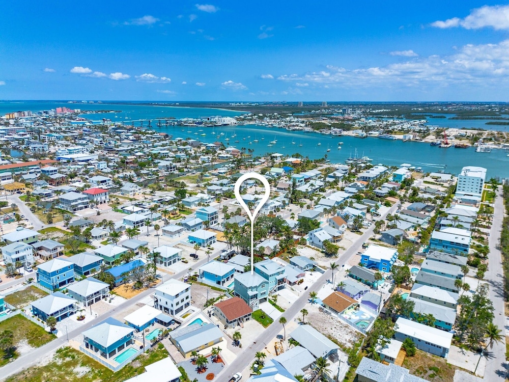 209 Seabreeze Escape: NEW Spacious 5-Bedroom Pool Home 5 Home