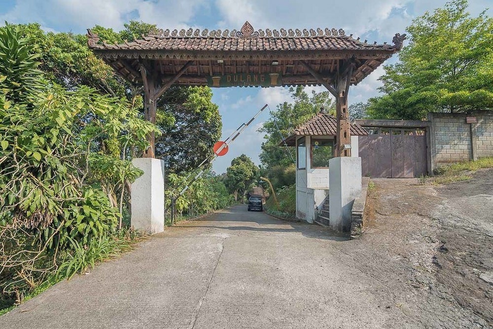 RedDoorz Resort @ Lembang 2 view 3