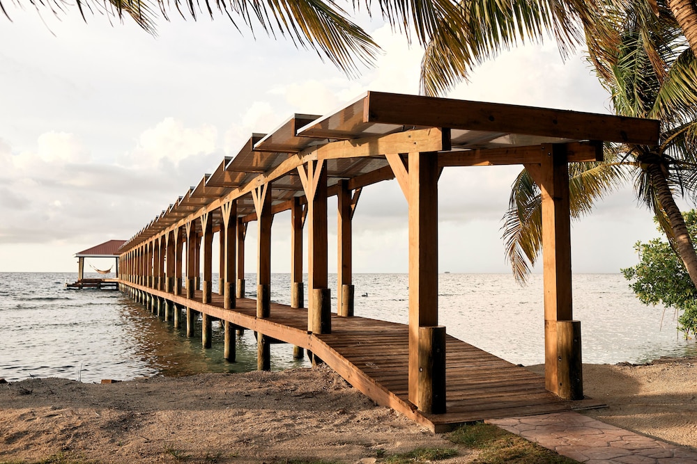 Ray Caye Private Island Resort