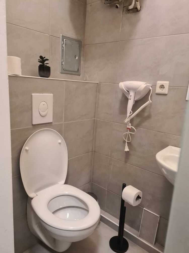 Modern 2BR Apt Near Wiener Stadthalle