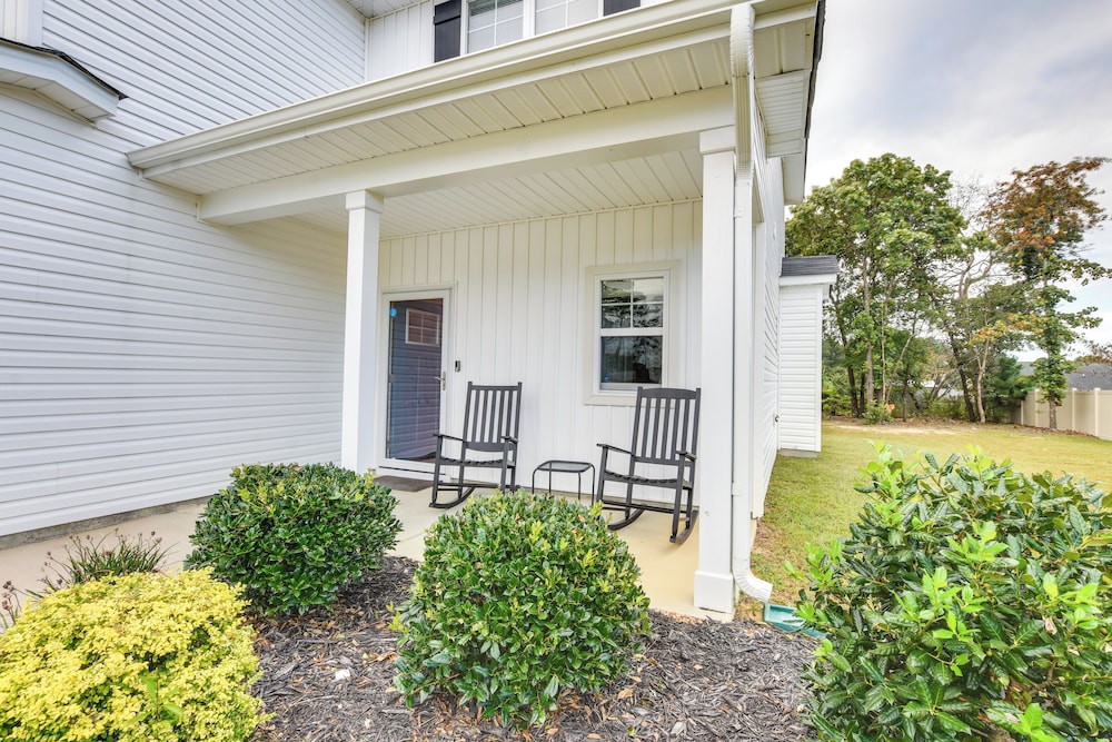11 Mi to Fort Bragg: Family Home w/ Patio!