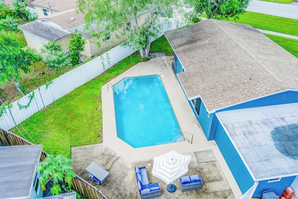 Sunshine Villa w/ Private Pool
